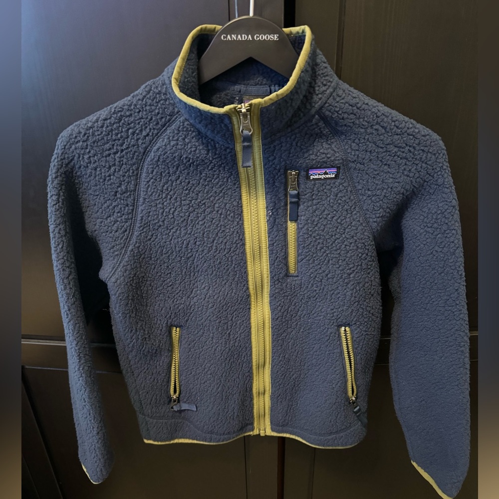 Patagonia Kids' Retro Pile Fleece Jacket! Size Medium. Navy!